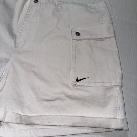 Nike Life Woven White Cargo Shorts Men's Size 40 Swoosh Nike Logo. Big Pockets - Picture 4 of 12